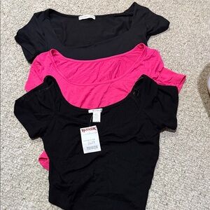Source Unknown Women's Black and Pink Short Sleeve Tees